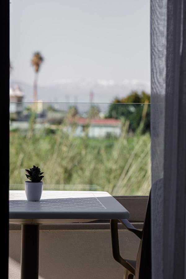 Eleven Boutique Suites Stavromenos Exterior foto